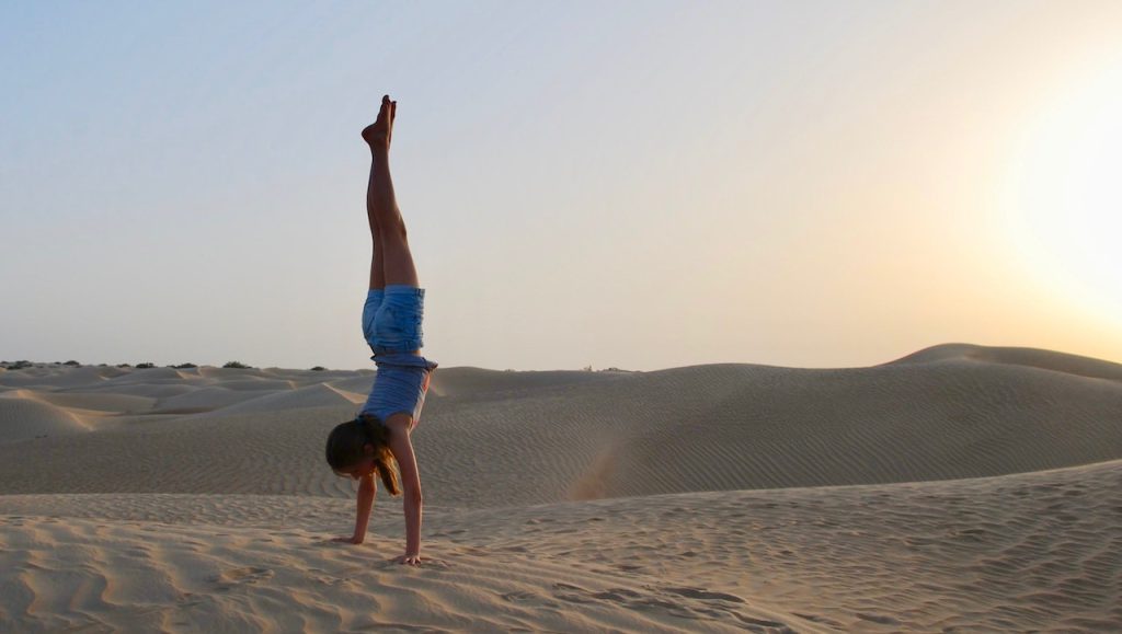 Jak nauczyć się stać na rękach?